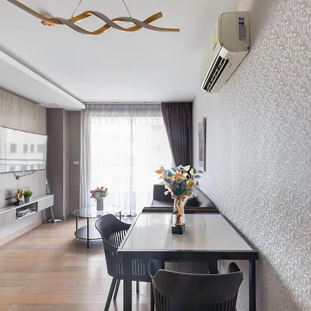 Dazzle Sukhumvit 7 By Lefoyer Apartment Bangkok Exterior photo
